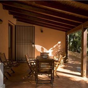 3 bedroom villa with pool and tennis court in Sicily, sleeps 6-8